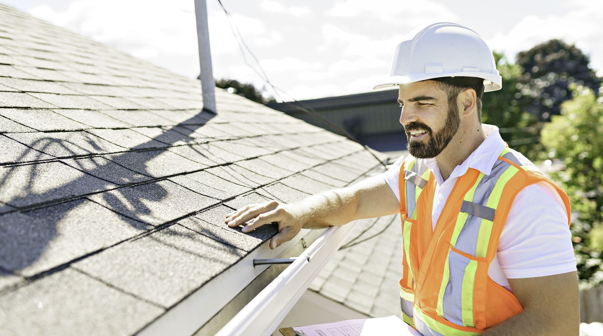 imgi_63_bigstock_man_in_a_hard_hat_holding_a_c_452437923_37s2epao5b2jogan55yrgk.jpg